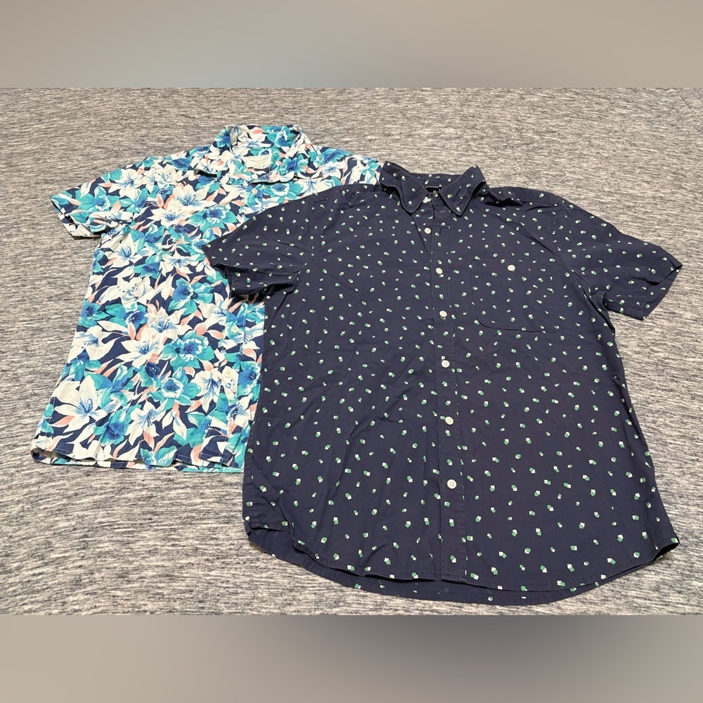 Men’s Short Sleeve Button Ups - Medium. Set of two.
